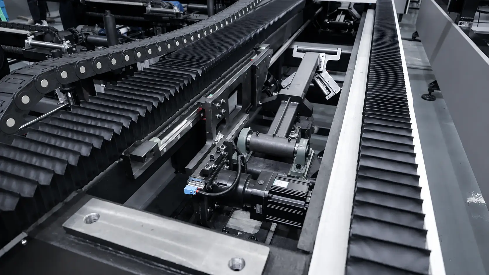 Laser pipe cutting machines cut aluminum