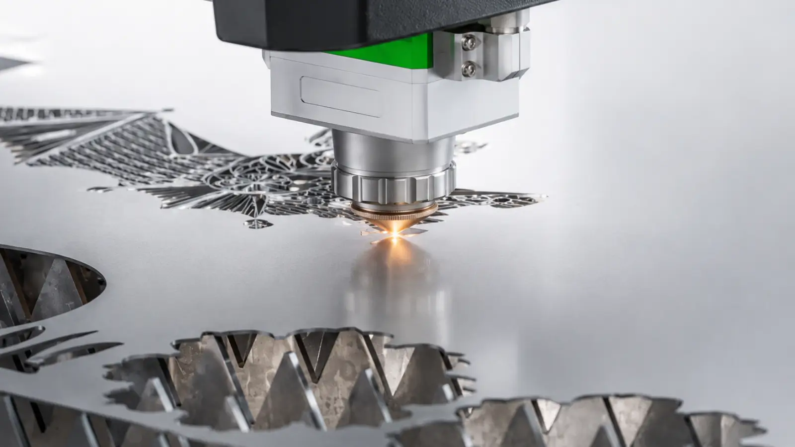 Open Type vs Fully Enclosed Fiber Laser Cutting Machine