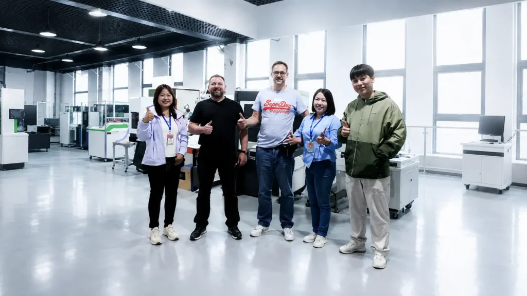 International customers visiting TengWen Laser factory and inspecting laser cutting machines