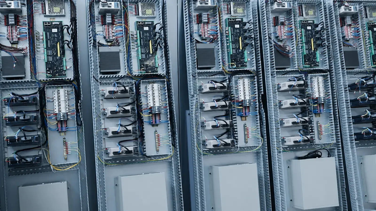 Electrical control cabinets for laser cutting machines